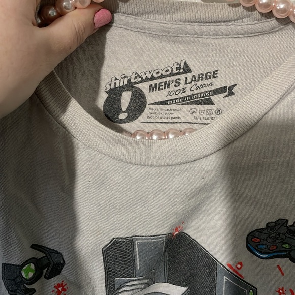 Like new! Console Wars Nerdy Retro T-Shirt - Picture 3 of 3